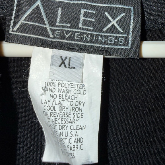 Closet Cleanout Sparkle & Eveningwear Reseller Bundle | 6 Pieces | L–XL–Plus - Picture 5 of 13